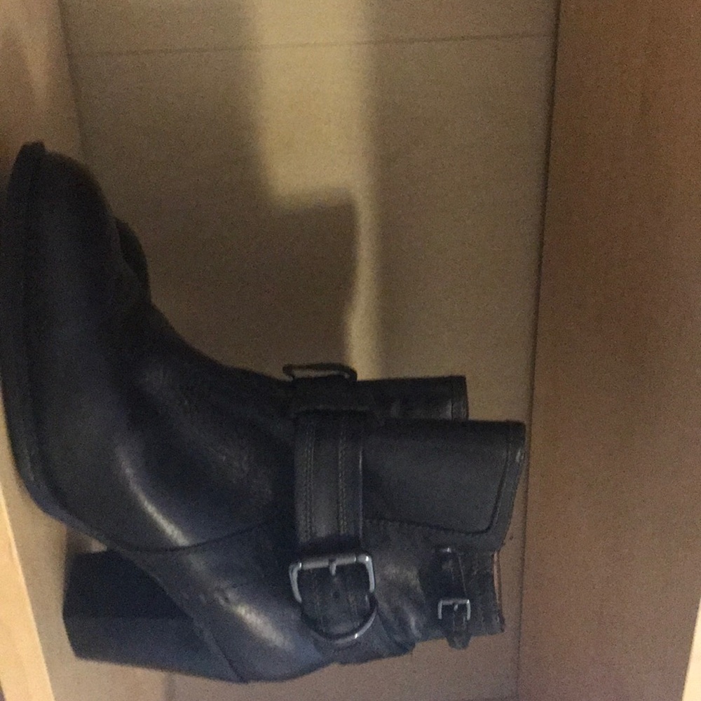 Ladies Sofft  black leather boots sz 9M